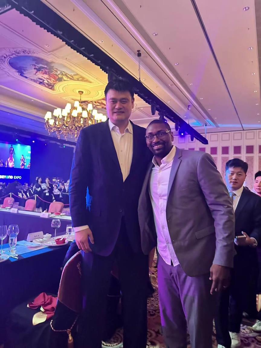 阿泰斯特曬與姚明合照：這是我最喜歡的隊友 姚??！