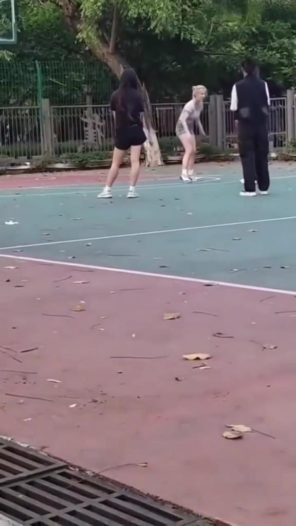 上來就背打女生的男人，真的活該沒有女朋友啊